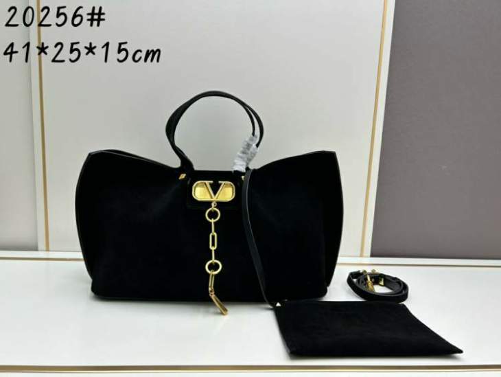 Picture of Valentino Handbags _SKUfw178214650fw